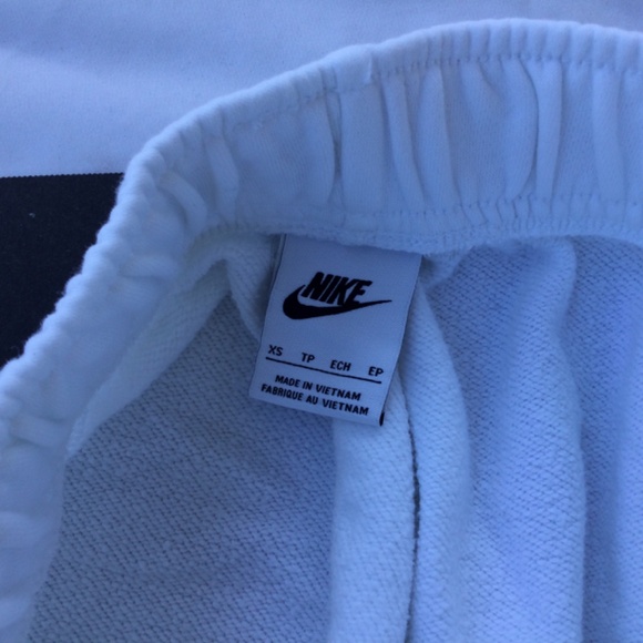 Women’s Nike White Sweatpants, 2 Side pockets with Snaps, XSmall - Picture 6 of 8